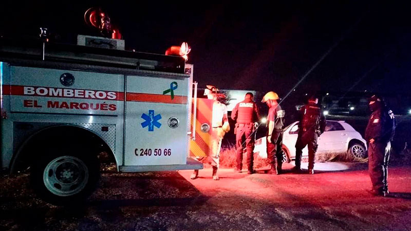 Rescatan a mamá e hija que estuvieron a punto de caer a un barranco en Querétaro 