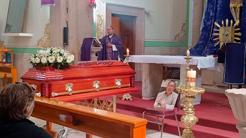 Dan el último adiós a Armando Pérez, que era aspirante a edil de Maravatío  