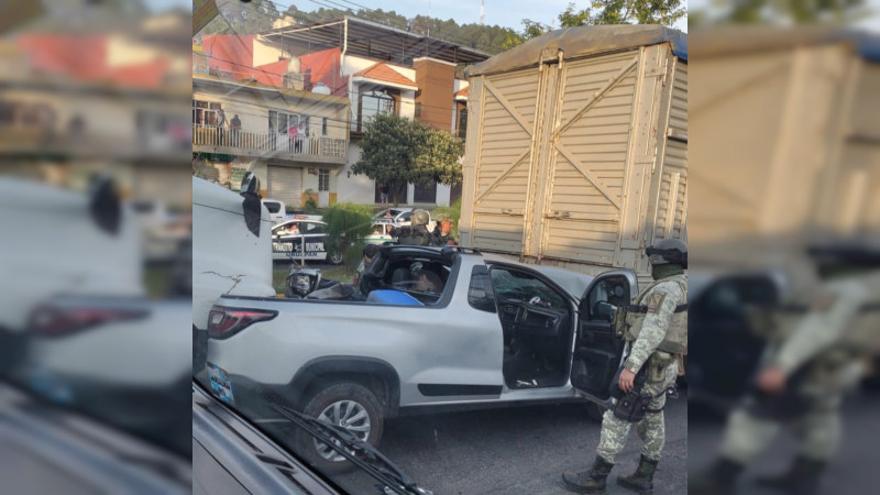 Torton choca camioneta en Uruapan, Michoacán; hay un herido