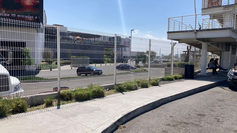 Localizan a persona sin vida en inmediaciones de plaza Paseo Querétaro 