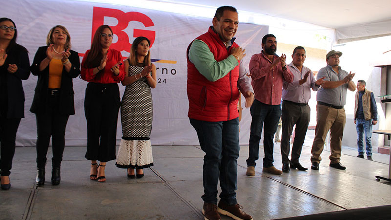 Se benefician 1,800 tarimbarenses con apoyos sociales: Bladimir González 