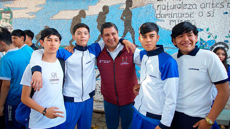 Apoyo sin precedente al sector educativo en Uruapan, resalta el trabajo de Nacho Campos