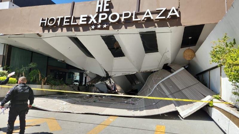 Colapsa estructura de hotel Expo Plaza, en Jalisco; evacúan a huéspedes y empleados 