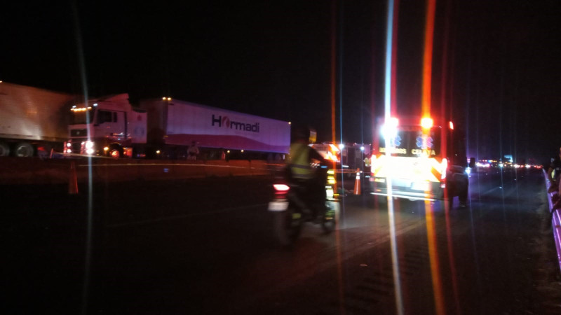 Volcadura en autopista Salamanca-Querétaro deja 3 muertos y 7 lesionados