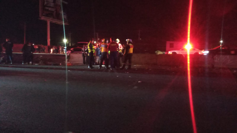 Volcadura en autopista Salamanca-Querétaro deja 3 muertos y 7 lesionados