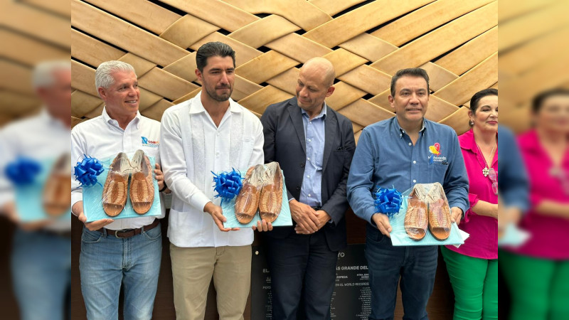 Sectur inaugura en Sahuayo el monumento del huarache más grande del mundo