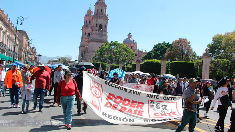 Marcha y bloqueo vial de CNTE Poder de Base en Morelia, Michoacán  