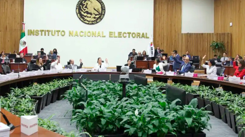 INE avala registro para el Senado de García Cabeza de Vaca y Javier Corral 