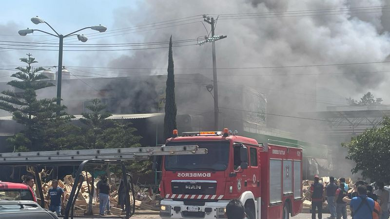 Incendio en la Central de Abasto de Tultitlán ya fue controlado; desalojaron a trabajadores 