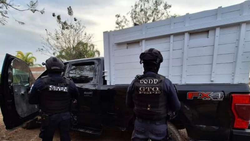 Aseguran camioneta con blindaje artesanal en Juventino Rosas, Guanajuato 
