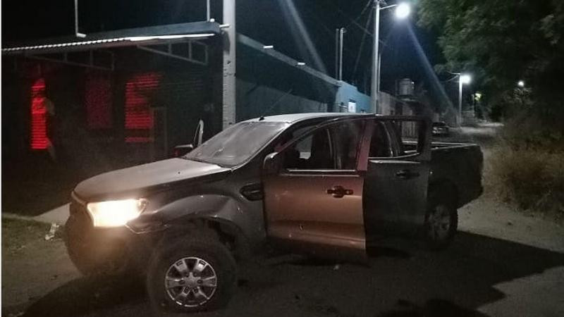 Balacera deja 1 lesionado y aseguramiento de 2 vehículos en Apatzingán, Michoacán 