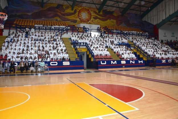 Egresa la generación 185 de Médicos, Cirujanos y Parteros de la UMSNH - Foto 1 