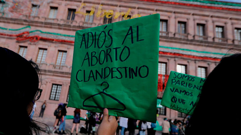 Francia, se convierte en primer país en declarar el aborto derecho constitucional 