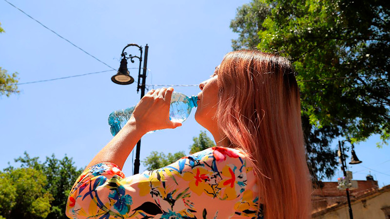 Así reacciona tu cuerpo cuando te deshidratas; evítalo con estas recomendaciones