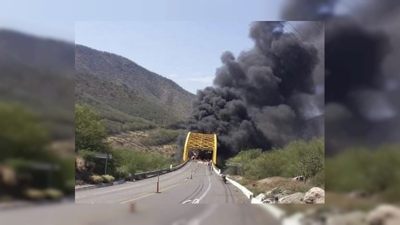 Fuerte accidente en Autopista Siglo XXI en límites de Michoacán y Guerrero: Pipa se habría estrellado contra autos 