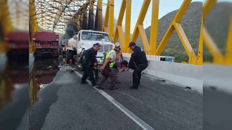 Bomberos se quedan sin frenos, dejan tres muertos en la Siglo XXI