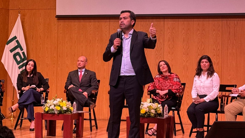 Máynez llama a AMLO a no minimizar protestas de normalistas 