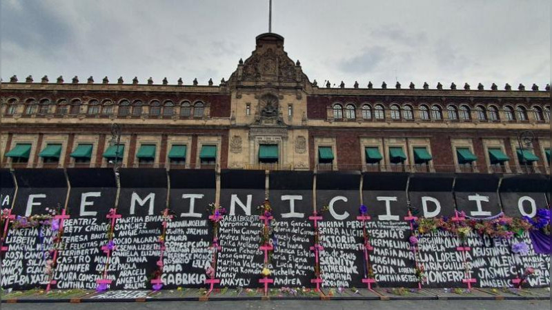 Previo a marcha del 8M, alistan blindaje de Palacio Nacional 