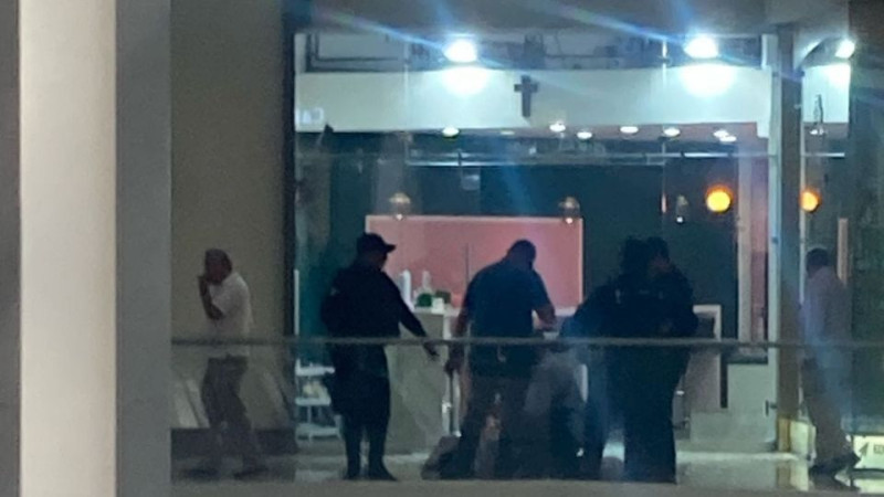 Ataque armado en plaza comercial de Boca del Río deja una persona sin vida y otra más lesionada 
