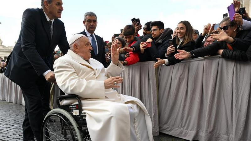 Papa Francisco insta a hacer de la Iglesia un lugar más seguro para los niños 