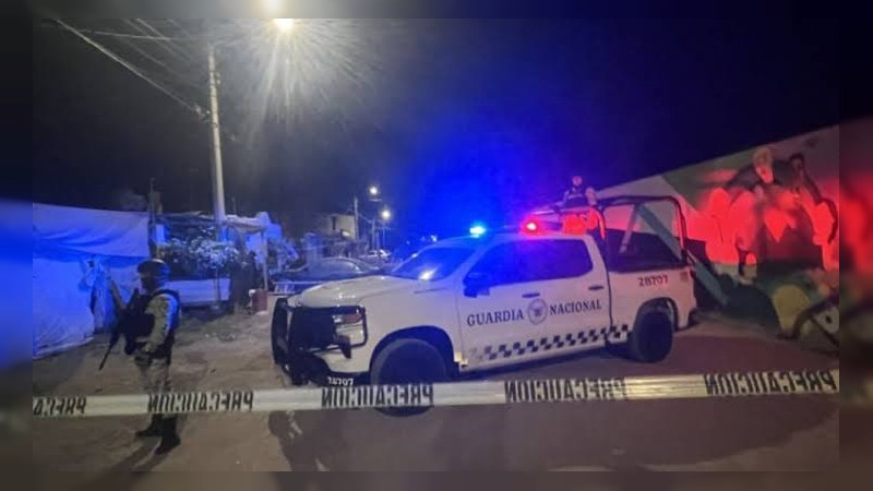 Se enfrentan delincuentes a rivales tras abandonar cuerpo embolsado en Apatzingán, Michoacán 
