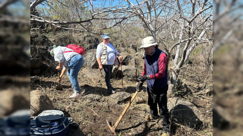 Aumentan a 11 los cuerpos rescatados de fosa en Jacona, Michoacán  
