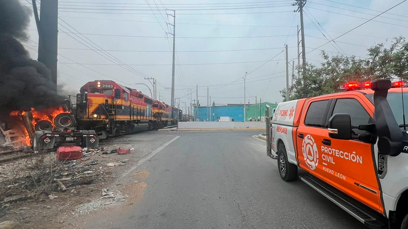 Tractocamión colisiona contra tren en Monterrey, Nuevo León 