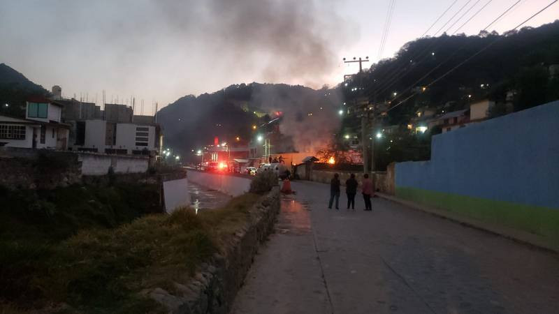 Se registra explosión en vivienda que almacenaba huachicol en Omitlán, Hidalgo 