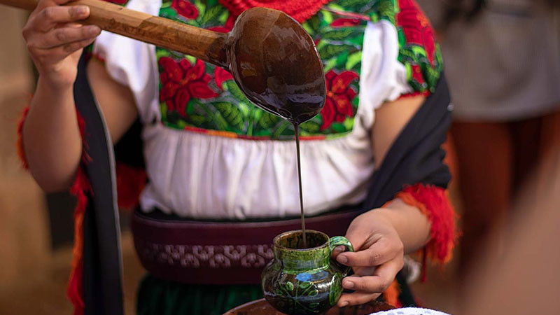 ¿Sabes cuál es la bebida prehispánica que conjuga el aguamiel y el maíz? 