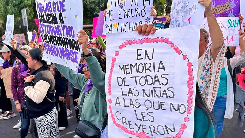 En Querétaro, cientos de mujeres marchan por una vida libre de violencia