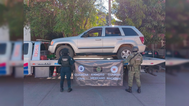 Tras persecución abandonan camioneta con 420 cartuchos en Apatzingán, Michoacán  