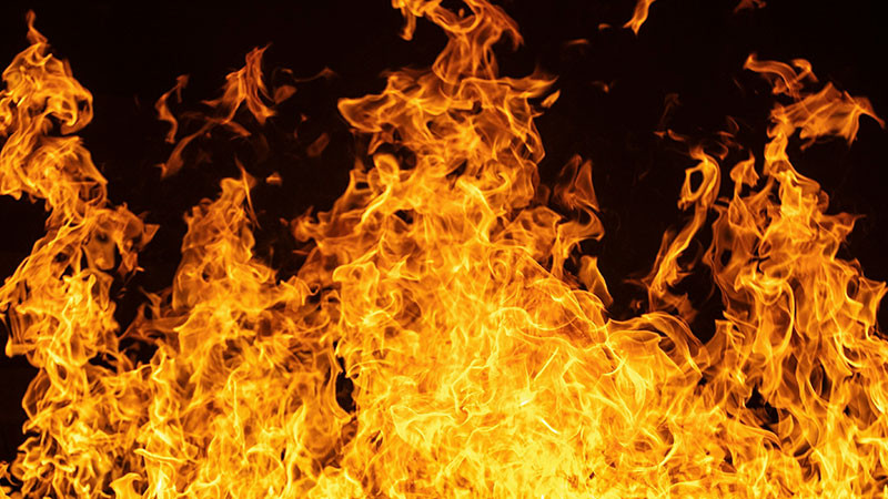 Camioneta se incendia en la autopista 57 de Querétaro 