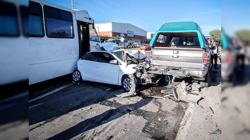 Aparatoso accidente en la autopista 57 a la altura de El Marqués, Querétaro 