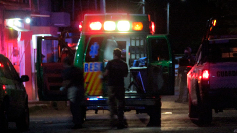 Se enfrentan facineroso y policías, dos presuntos delincuentes resultan heridos