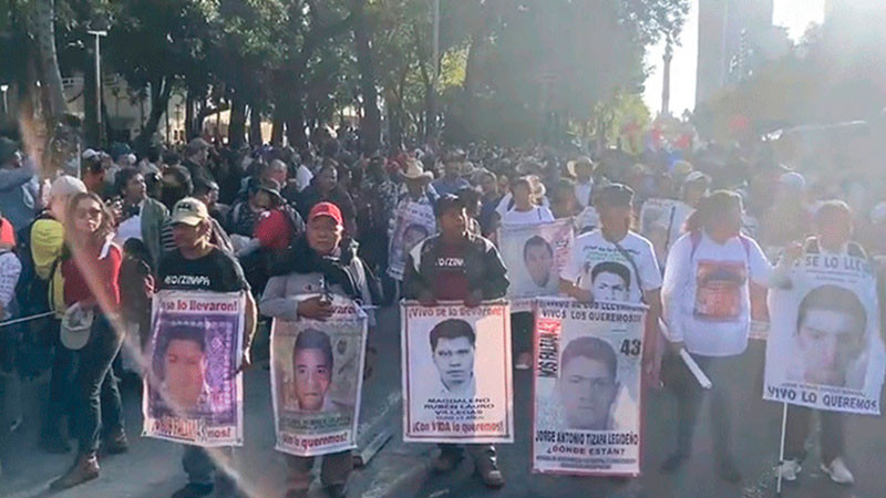 Homicidio de Yanqui Rothan Gómez tensa la relación entre AMLO y padres de los 43 normalistas desaparecidos 