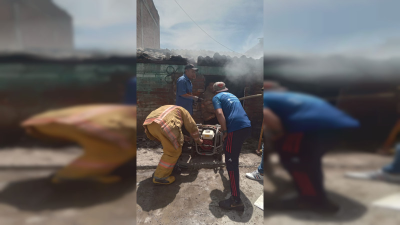 Se incendia vivienda en Zitácuaro, Michoacán; solo hubo daños materiales