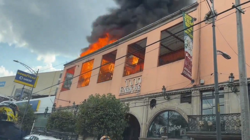 Se registra incendio en restaurante Enrique, en Insurgentes Sur 