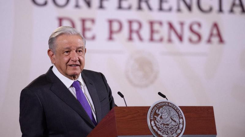 AMLO festeja aparición del periodista Jaime Barrera y de dos agentes de la FGR 