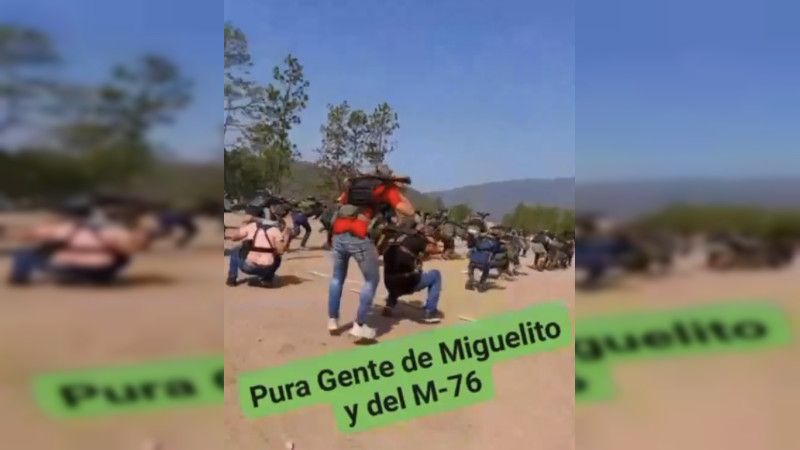 Michoacán en guerra: Se graban en video 50 sujetos armados y 100 entrenando