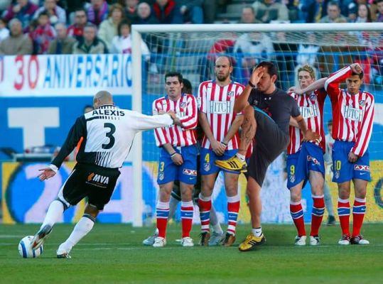 Joven intenta presumir flexibilidad, genera burlas en redes sociales - Foto 0 