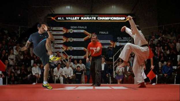 Joven intenta presumir flexibilidad, genera burlas en redes sociales - Foto 10 