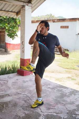 Joven intenta presumir flexibilidad, genera burlas en redes sociales - Foto 12 