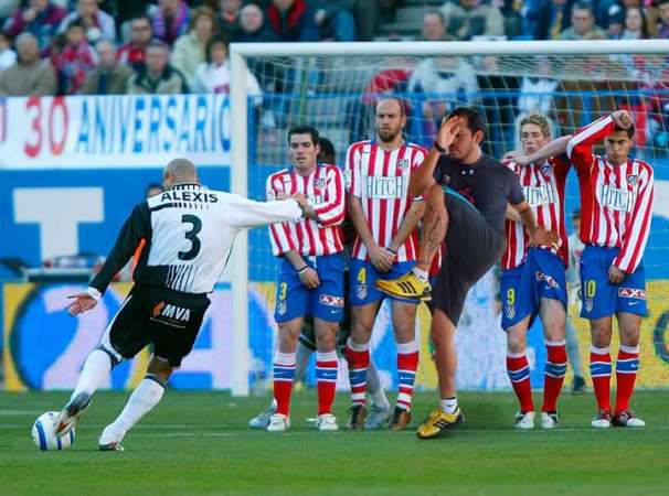 Joven intenta presumir flexibilidad, genera burlas en redes sociales - Foto 5 