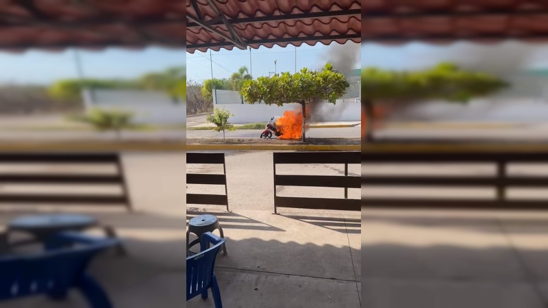 Roban motocicleta y la queman en Apatzingán, Michoacán: Van dos incendios en 24 horas 