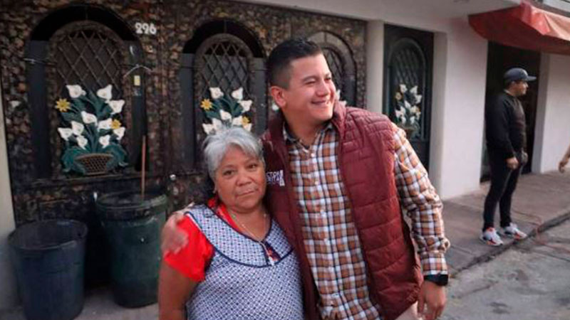 Víctor Zurita se reúne con familias de La Quemada 