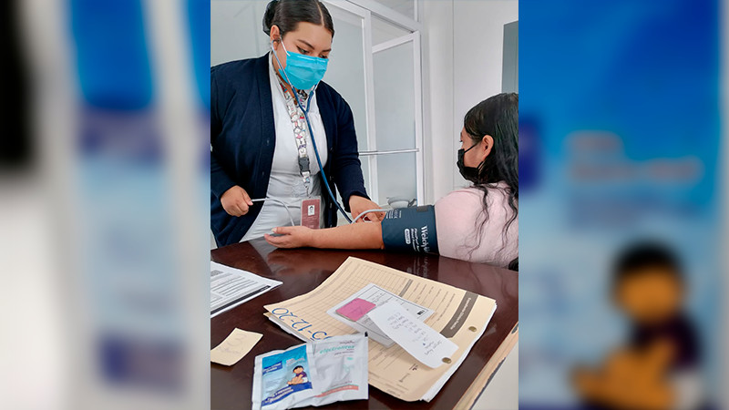 Centro de salud de Uruapan tiene consultorio especial para atender deshidratación e insolación