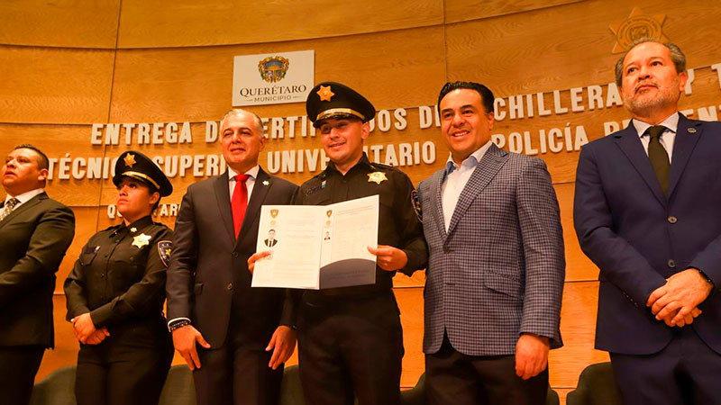 Policías municipales de Querétaro reciben certificado de Técnico Superior Universitario 