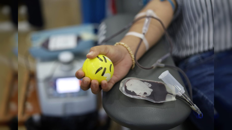 Salud Michoacán promueve la donación de sangre entre estudiantes universitarios