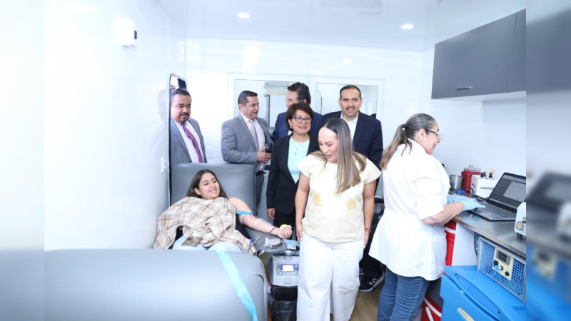 Salud Michoacán promueve la donación de sangre entre estudiantes universitarios