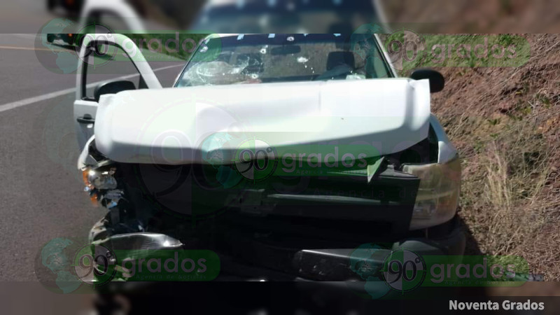 Chocan grupos armados en plena Autopista Siglo XXI, en Arteaga, Michoacán 